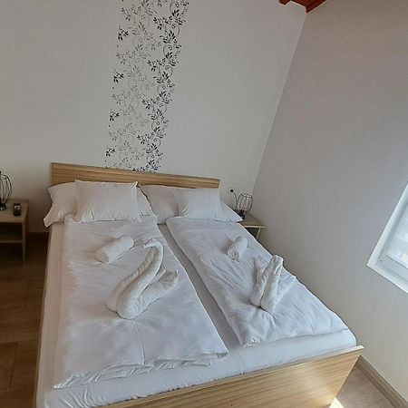 Marabella Apartmanok ไฮจ์ดุสโซบอสโล ภายนอก รูปภาพ