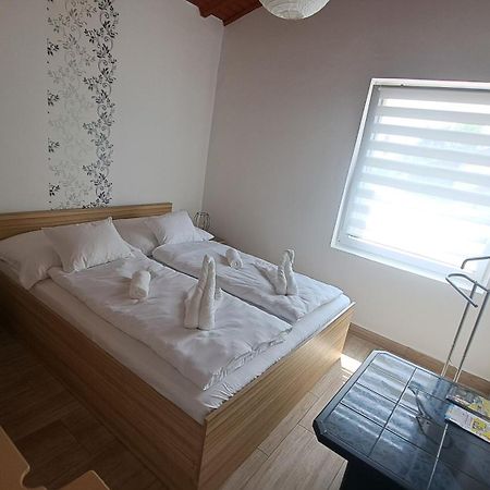 Marabella Apartmanok ไฮจ์ดุสโซบอสโล ภายนอก รูปภาพ