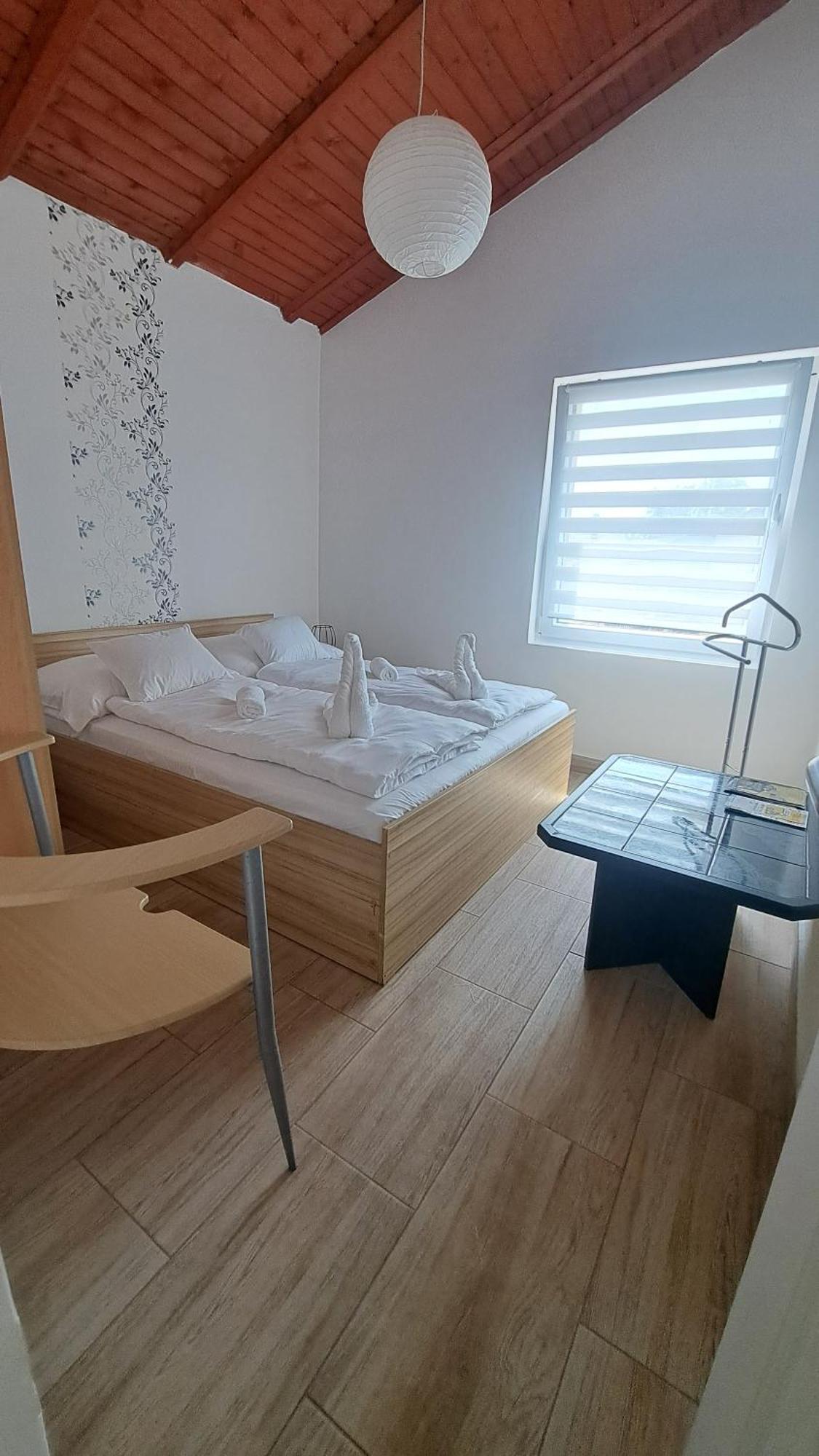Marabella Apartmanok ไฮจ์ดุสโซบอสโล ภายนอก รูปภาพ