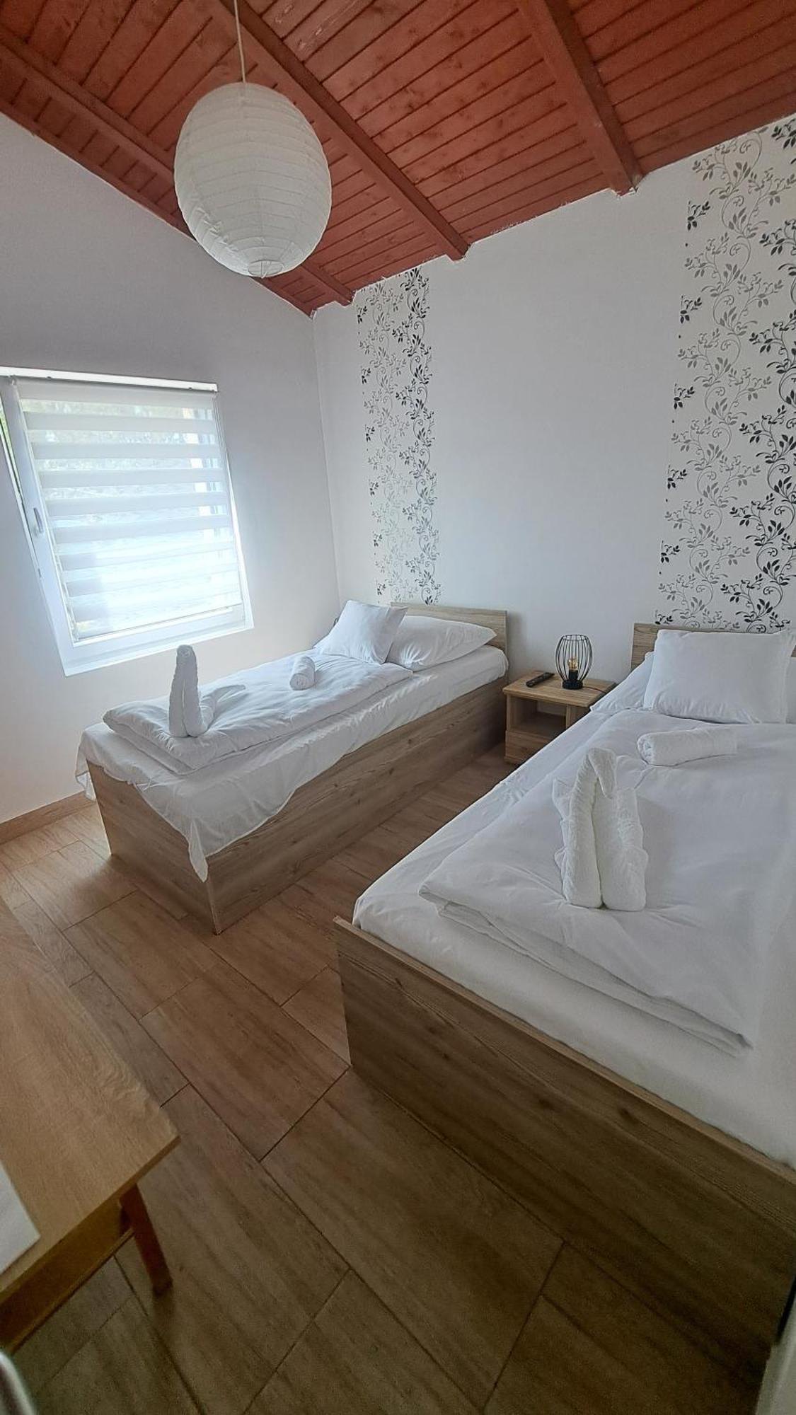 Marabella Apartmanok ไฮจ์ดุสโซบอสโล ภายนอก รูปภาพ